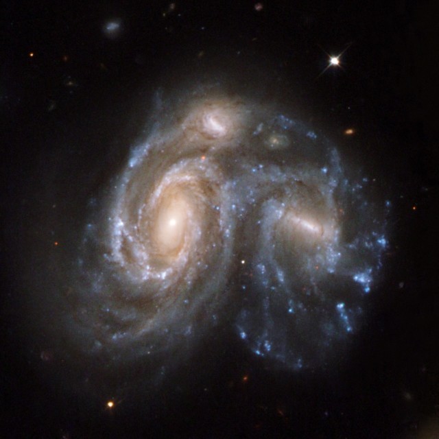  collision de galaxies, galaxies en collision, galaxies spirales, ngc 6050, ic1179 