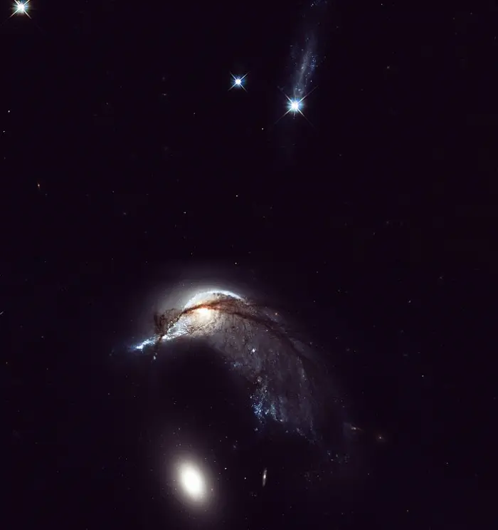 penguin galaxy,arp 142,porpoise galaxy,porpoise galaxy hubble