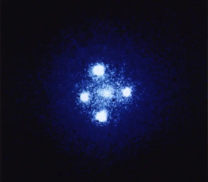 gravitationally lensed quasar,huchra's lens